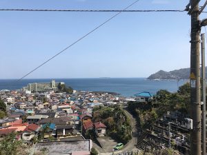 Town nestled into the side of the bay